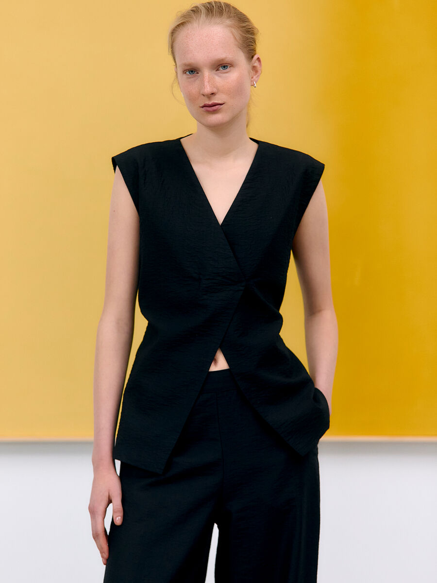 Shop the Look - ocPRESPRING18_1736935335034_custom-0.jpg
