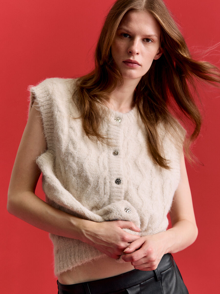 Shop the Look - ocWINTER17_1733141227716_custom-0.jpg