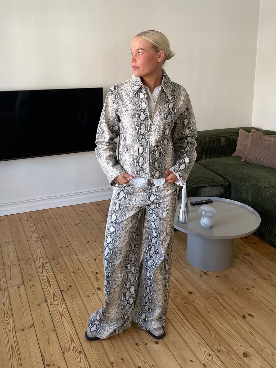 Styled By Influencers - ocstyledbyinfluencers26_1747141109803_custom-0.jpg