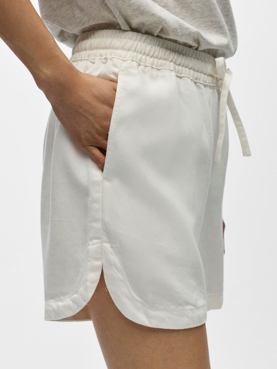 Carousel image - RELAXED DENIM SHORTS, Cloud Dancer | 5