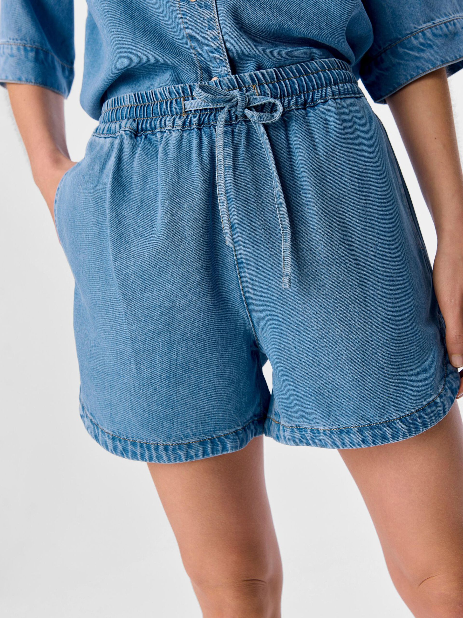 Carousel image - RELAXED DENIM SHORTS, Light Blue Denim | 5
