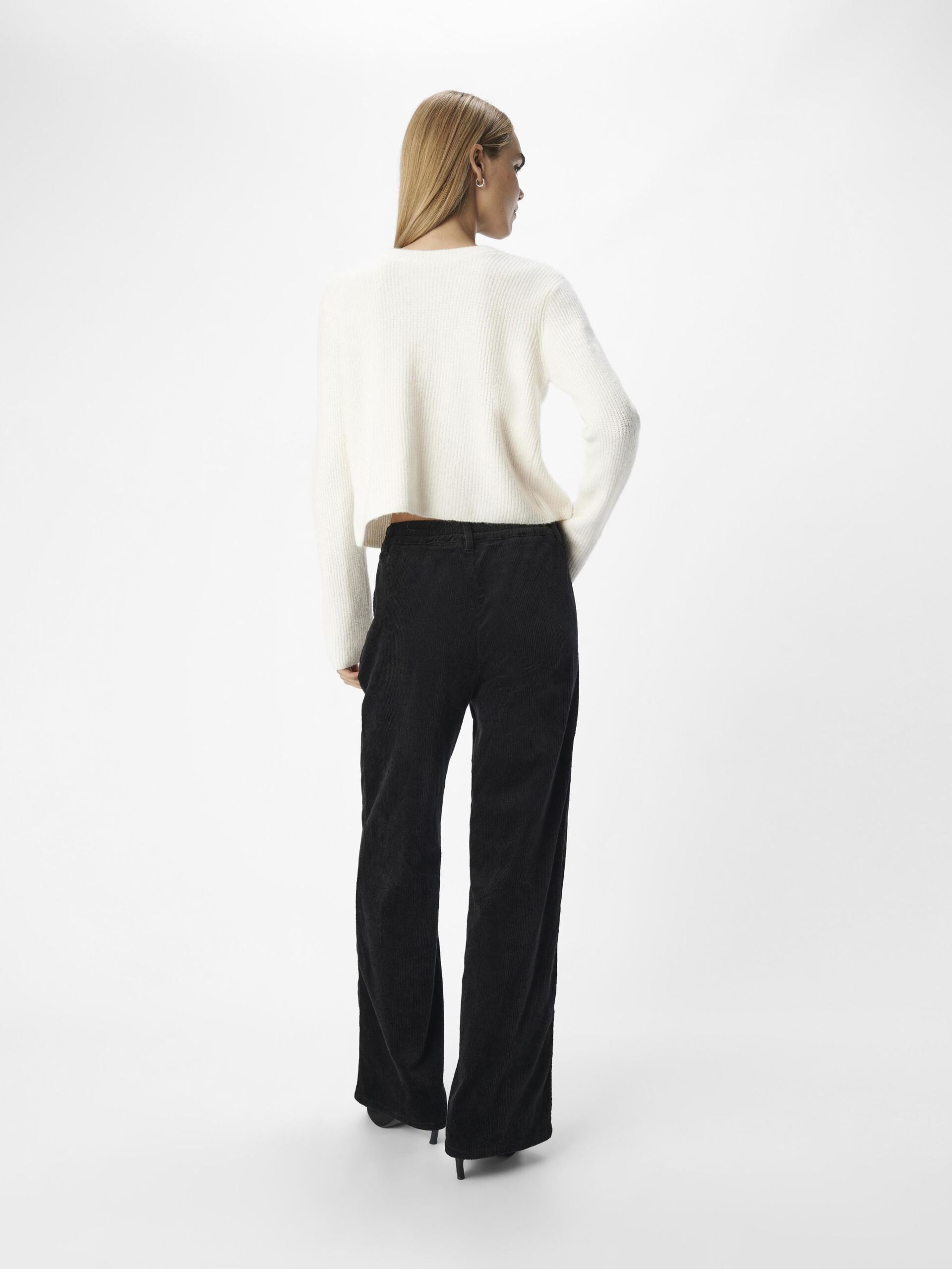 Carousel image - SCHLEIFEN STRICKJACKE, White Sand | 4