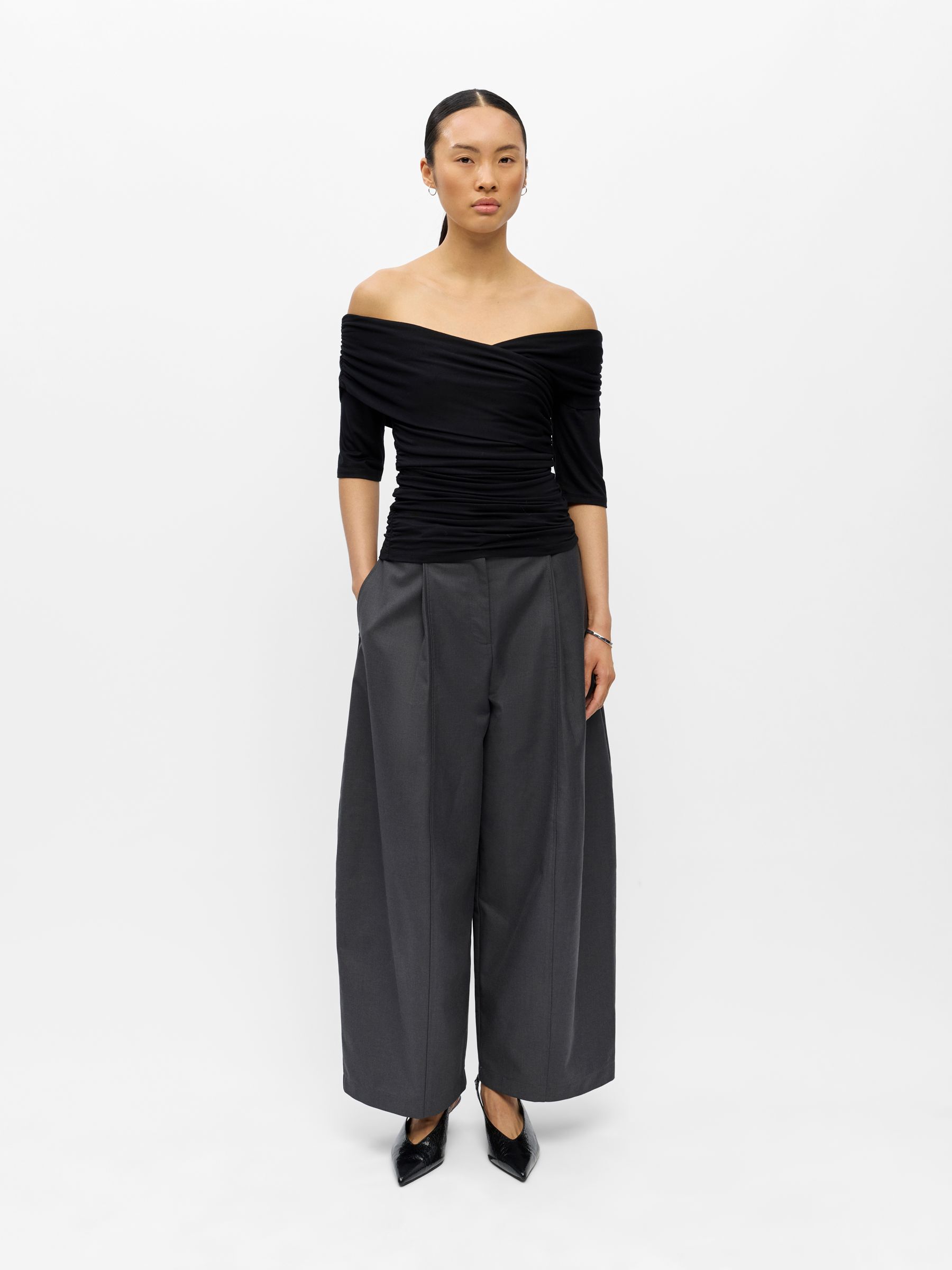OFF-SHOULDER RUCHES TOP | Zwart | .OBJECT CI Nederland