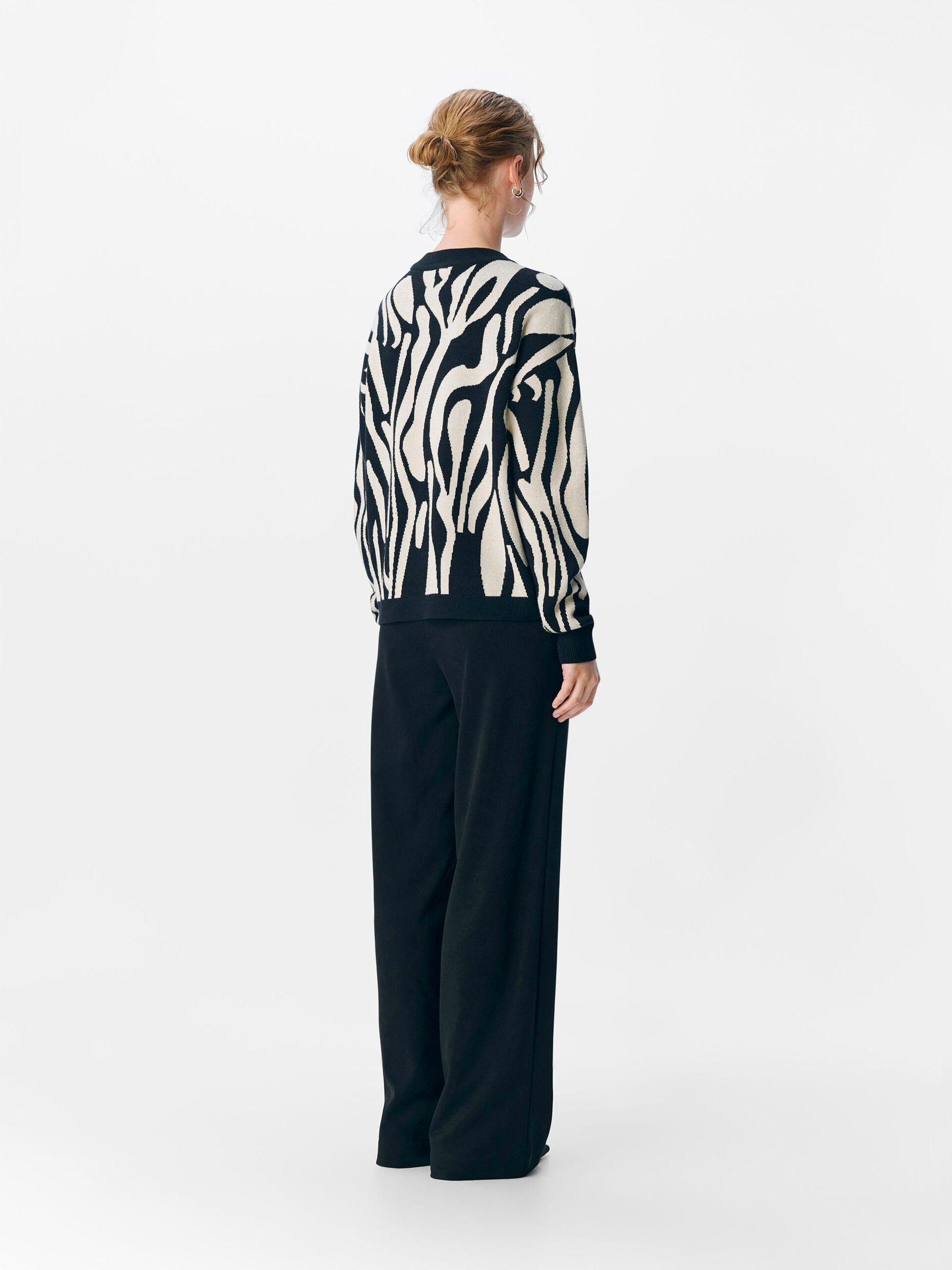 Carousel image - STRIKKET PULLOVER, Black | 4