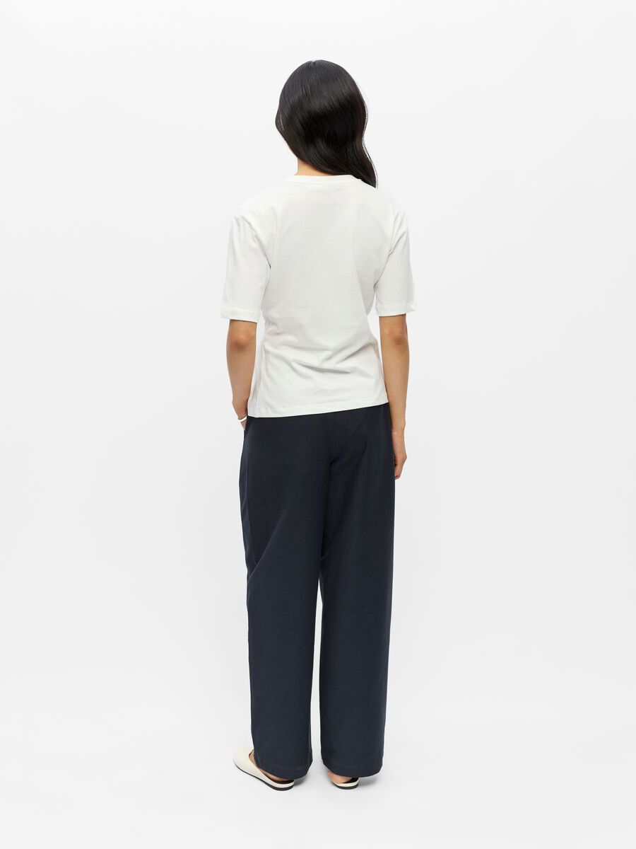 Product carousel image - RYNKAD I SIDAN T-SHIRT, Cloud Dancer | 2