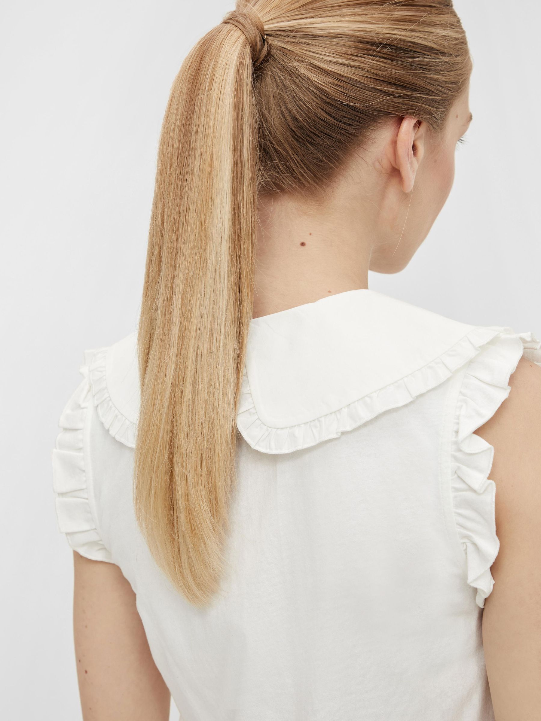 Peter pan collar sleeveless top 