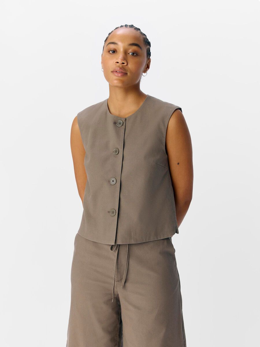 OBJECT CAP SLEEVED WAISTCOAT, Morel, highres - 23046772_Morel_003.jpg