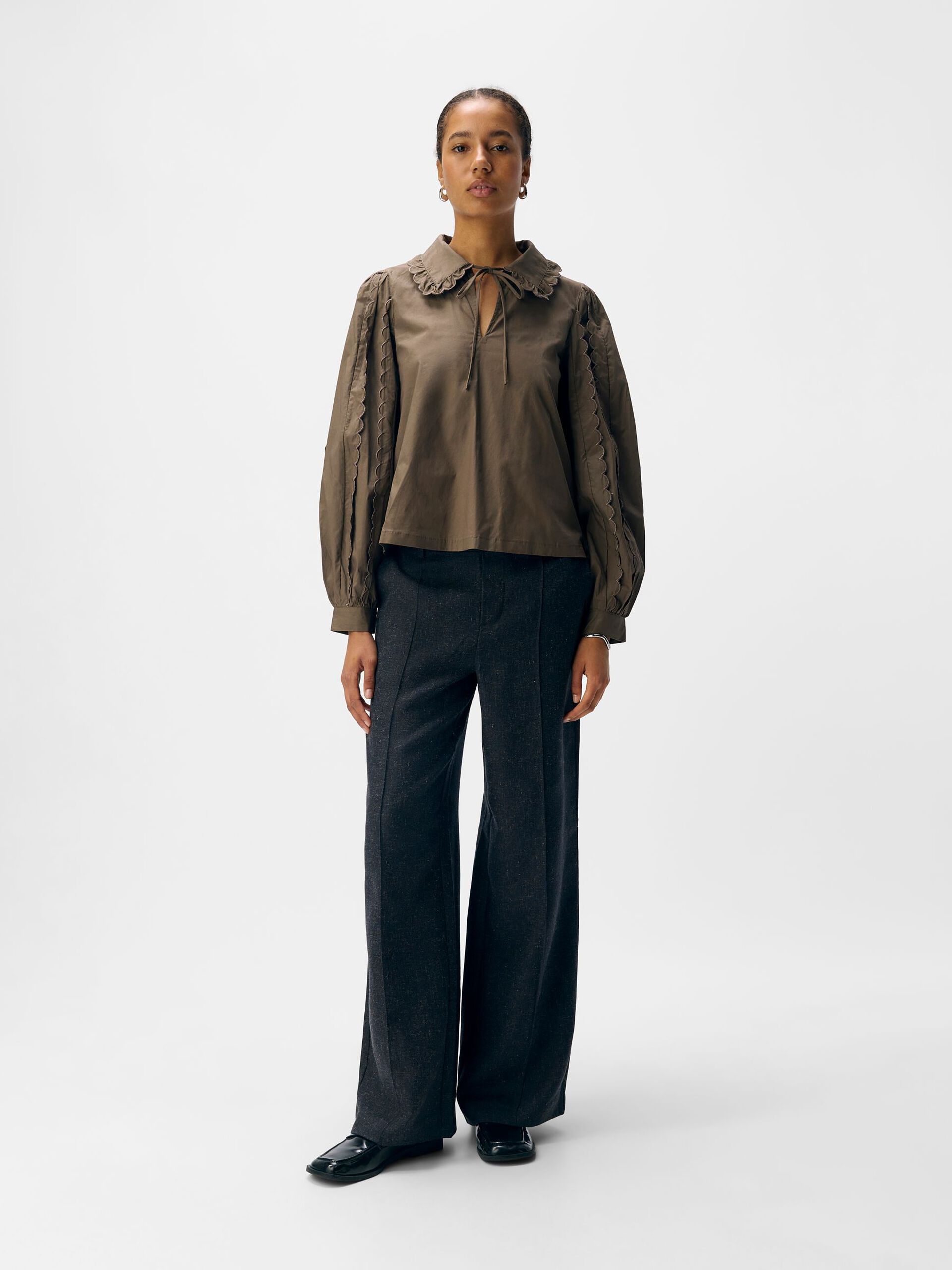 Carousel image - COL PETER PAN BLOUSE, Morel | 3