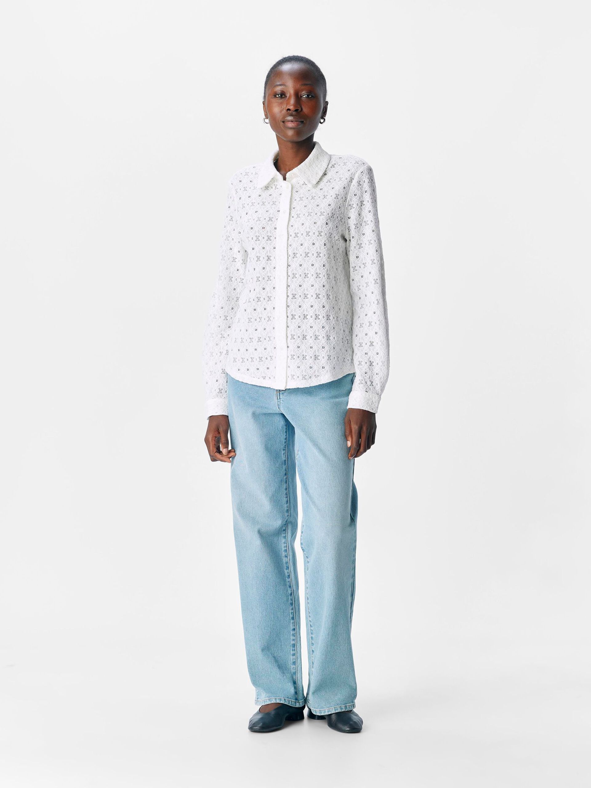 Carousel image - BRODERIE ANGLAISE SHIRT, Cloud Dancer | 4