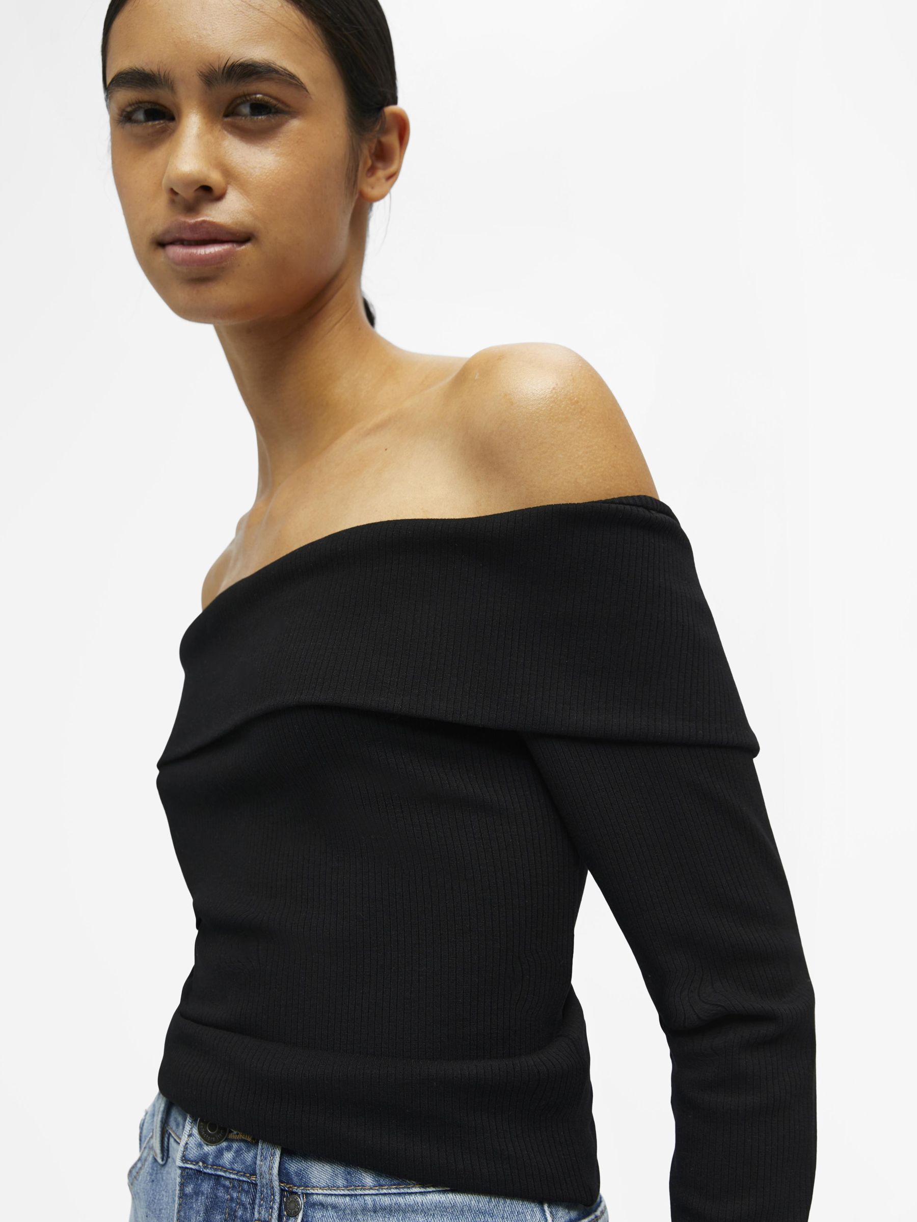 Black off 2025 the shoulder crop