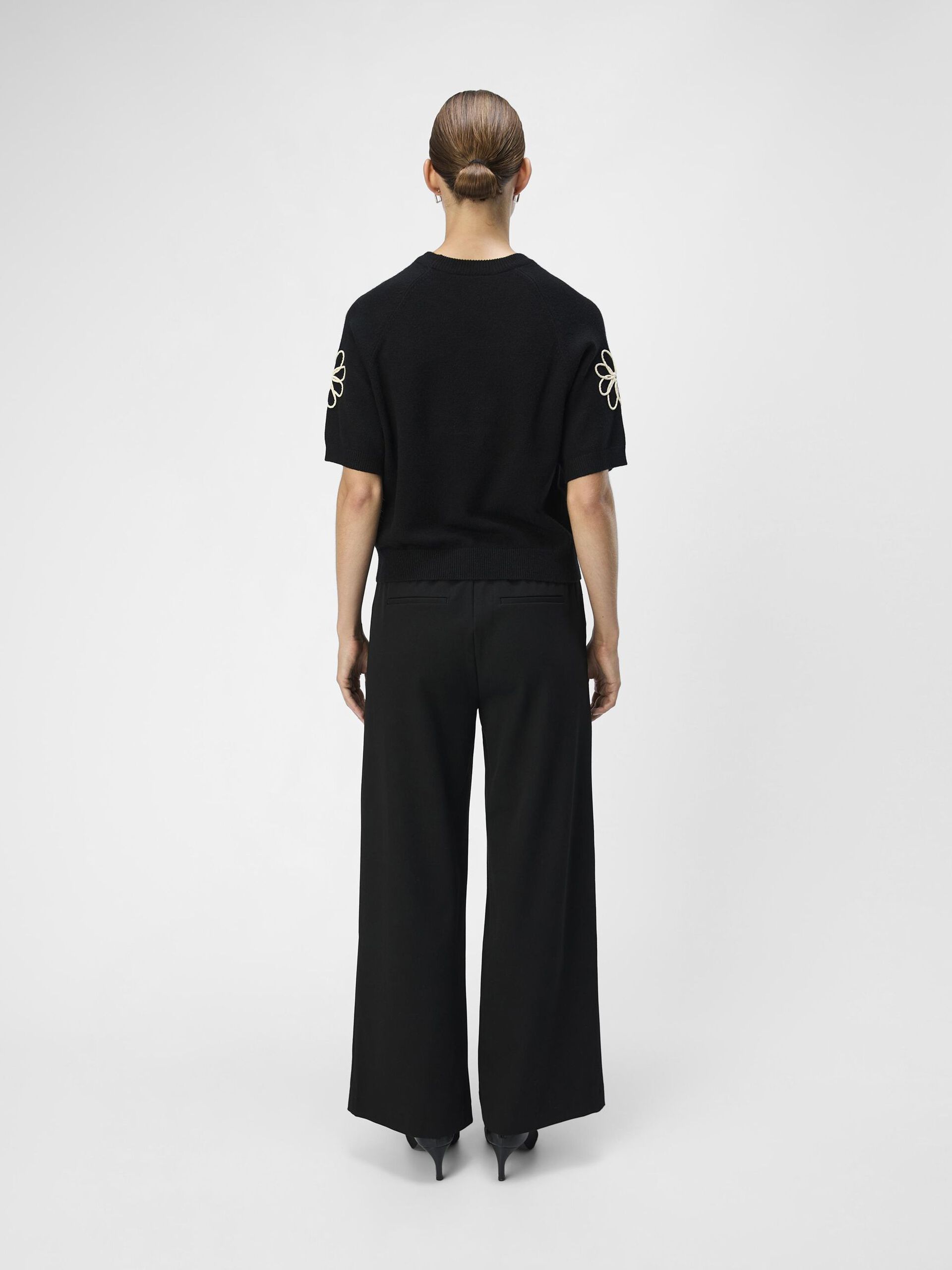 Carousel image - SHORT SLEEVED PULLOVER, Black | 3