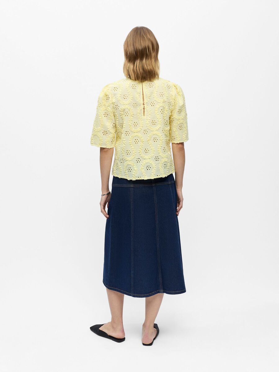 Product carousel image - BESTICKTES OBERTEIL MIT PUFF&Auml;RMELN, Tender Yellow | 2