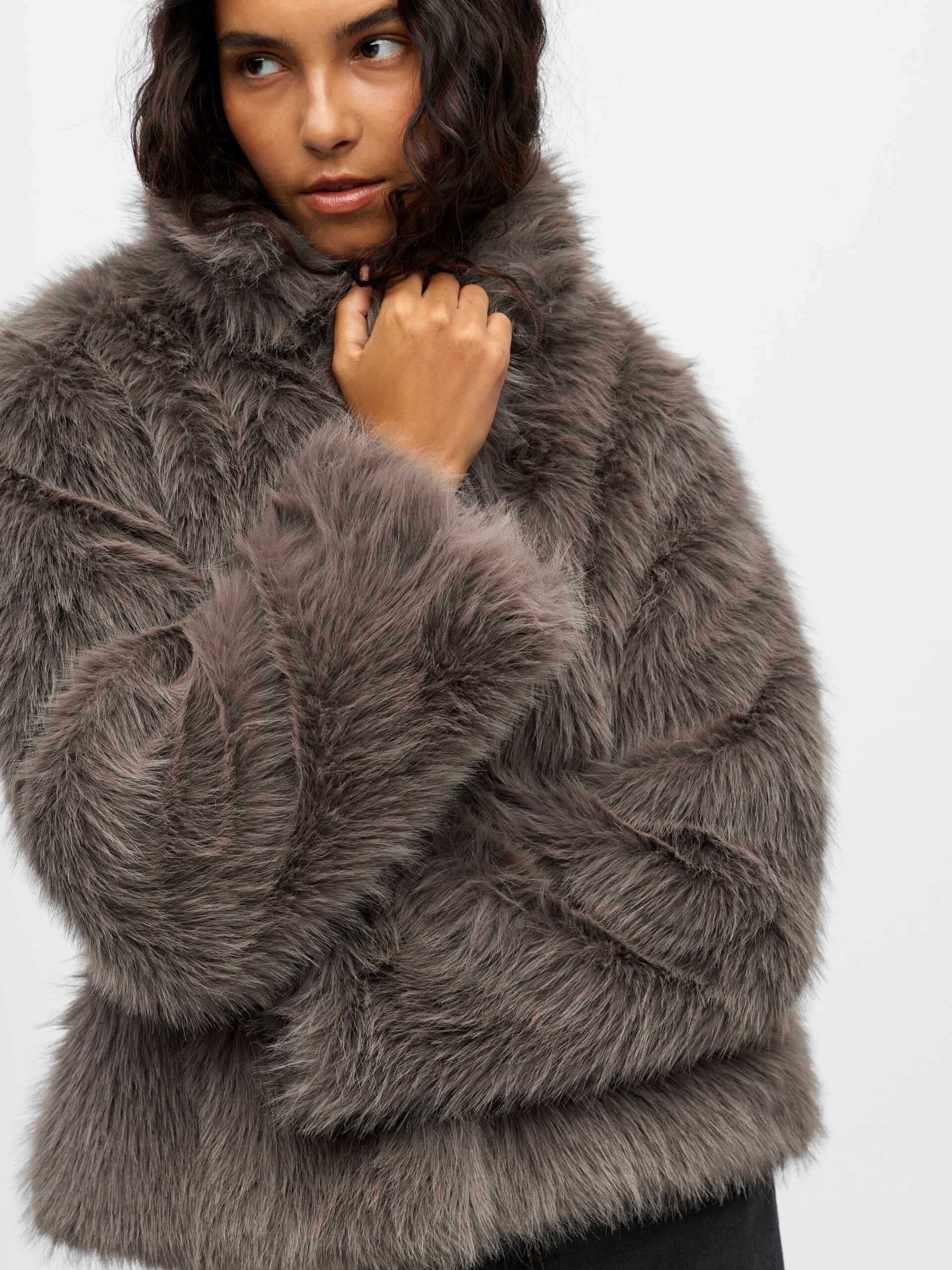 Carousel image - FAUX FUR JACKET, Magnet | 6