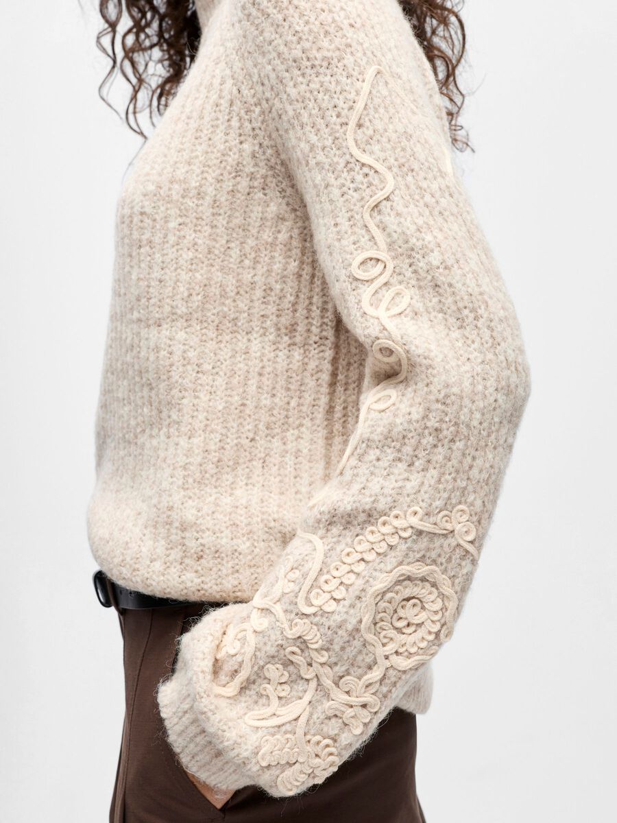 Product carousel image - BESTICKTER PULLOVER, White Sand | 3