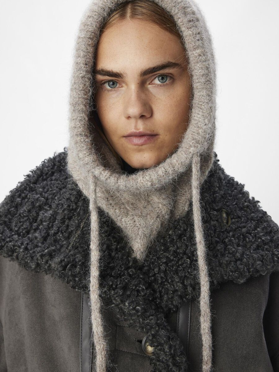 OBJECT EN MAILLE TORSADÉE CAGOULE, Humus, highres - 23045788_Humus_003.jpg
