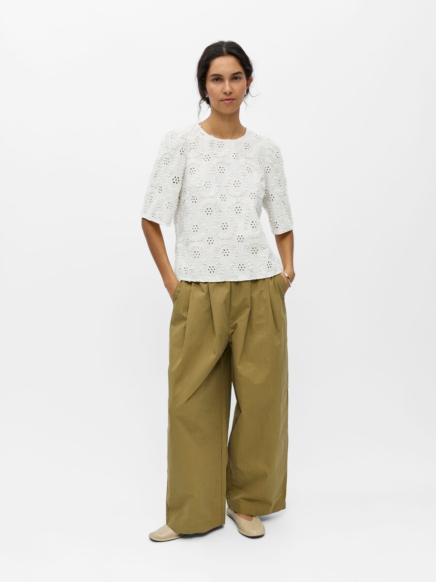 Carousel image - GEBORDUURD TOP MET POFMOUWEN, Cloud Dancer | 4