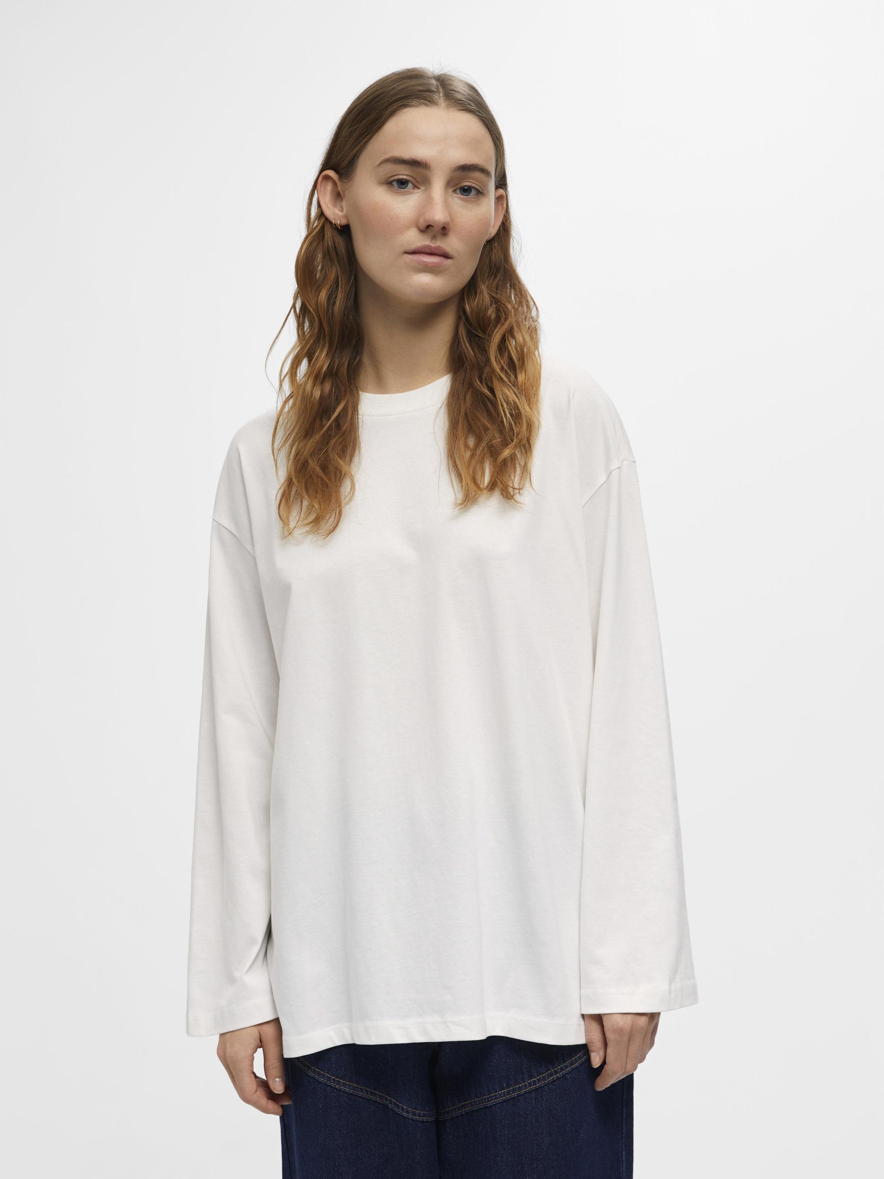 OVERSIZED T SHIRT MET LANGE MOUWEN Wit .OBJECT CI Belgie
