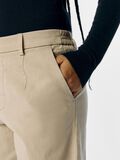 OBJECT SMAL PASSFORM CHINOS, Humus, highres - 23044614_Humus_006.jpg