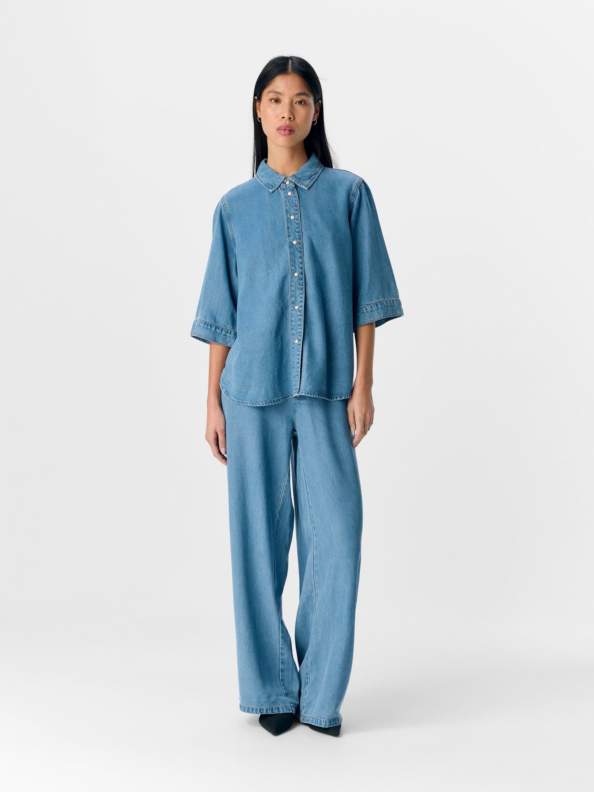 Carousel image - KORTE MOUWEN SPIJKERBLOUSE, Light Blue Denim | 4