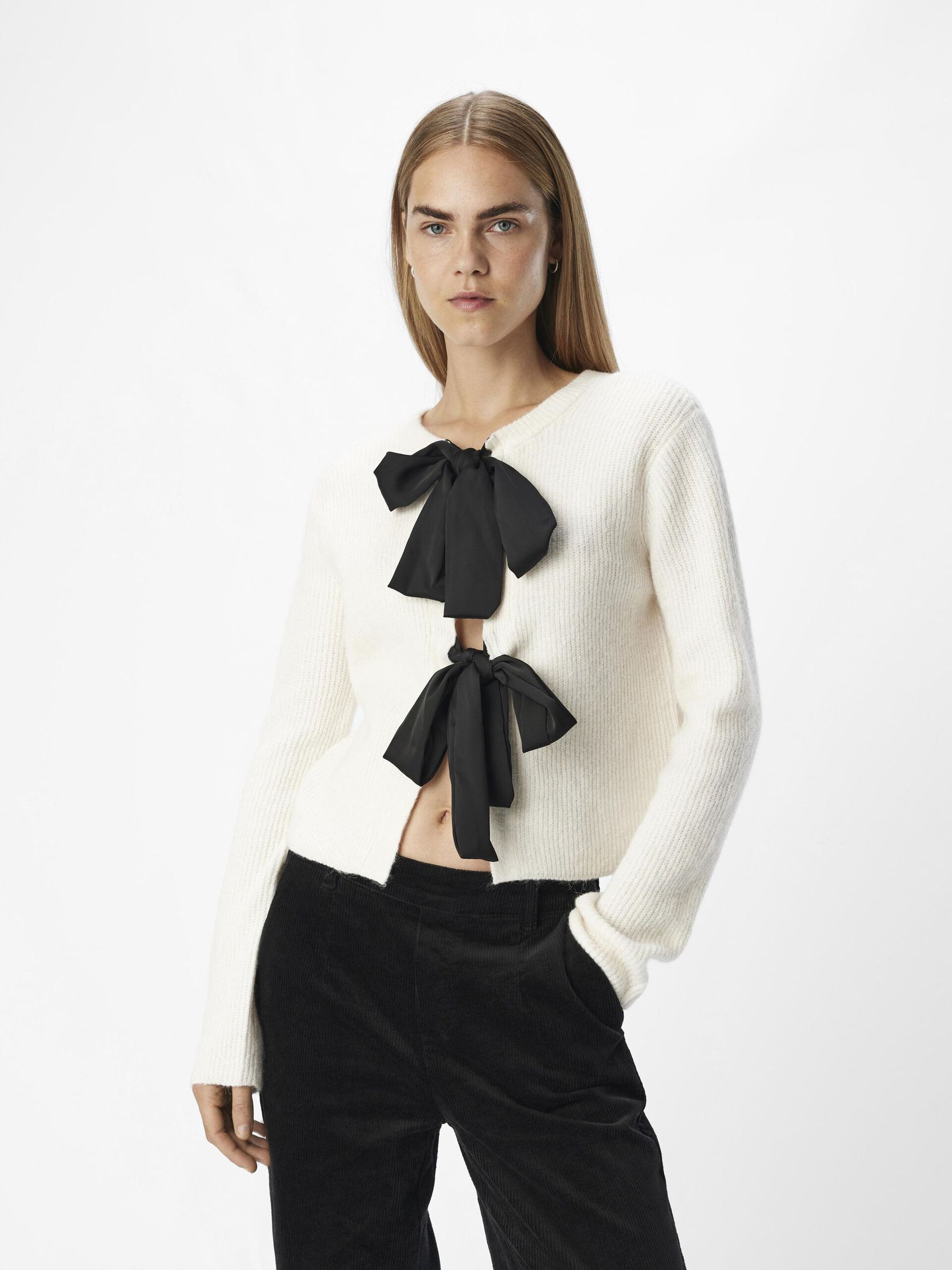 Carousel image - SCHLEIFEN STRICKJACKE, White Sand | 3