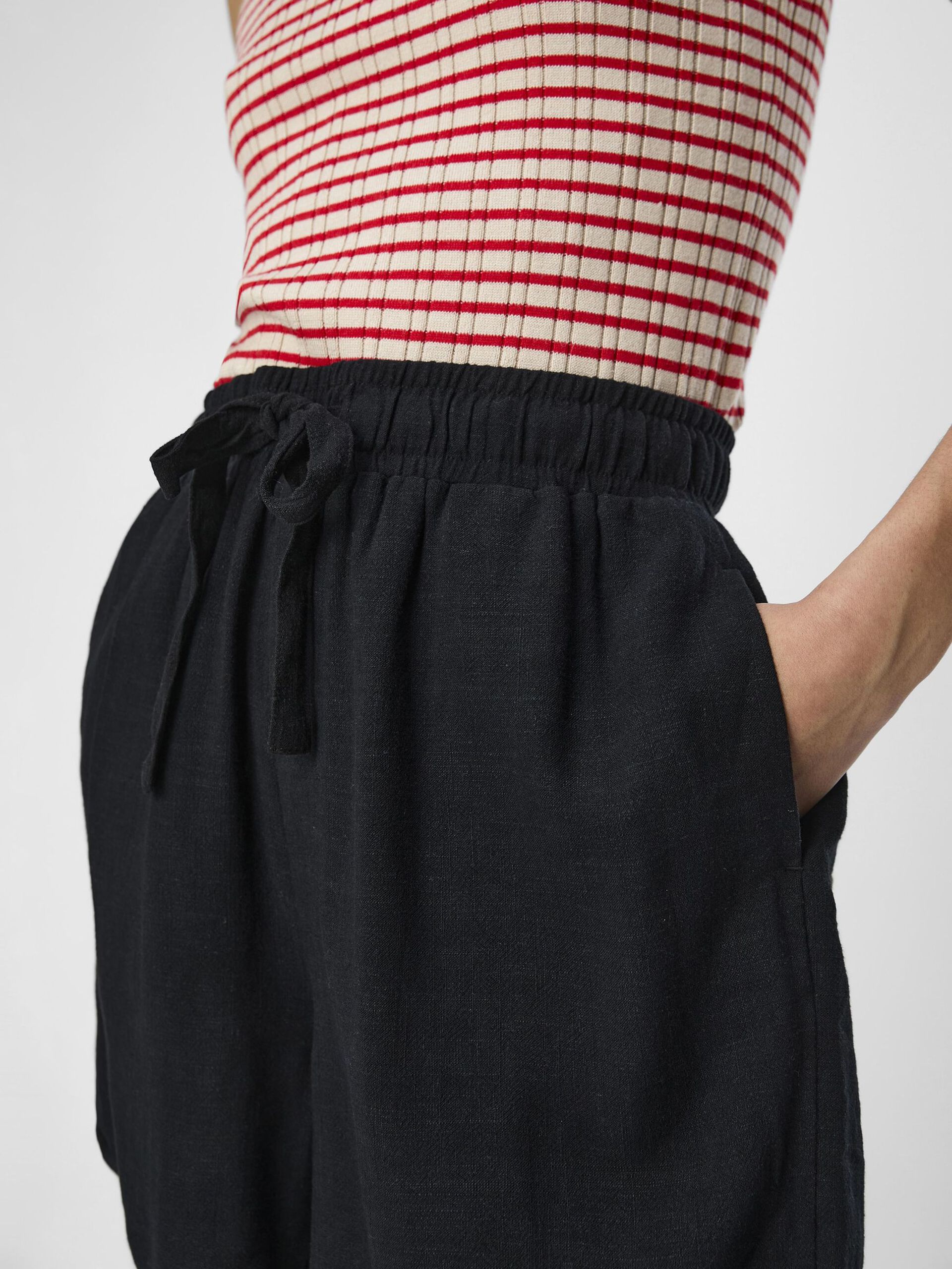Carousel image - LINEN SHORTS, Black | 5