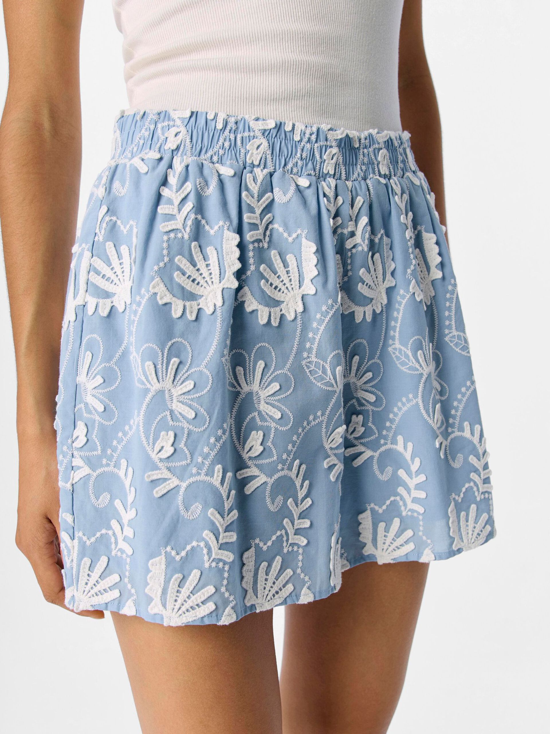 Carousel image - EMBROIDERED SHORTS, Kentucky Blue | 5