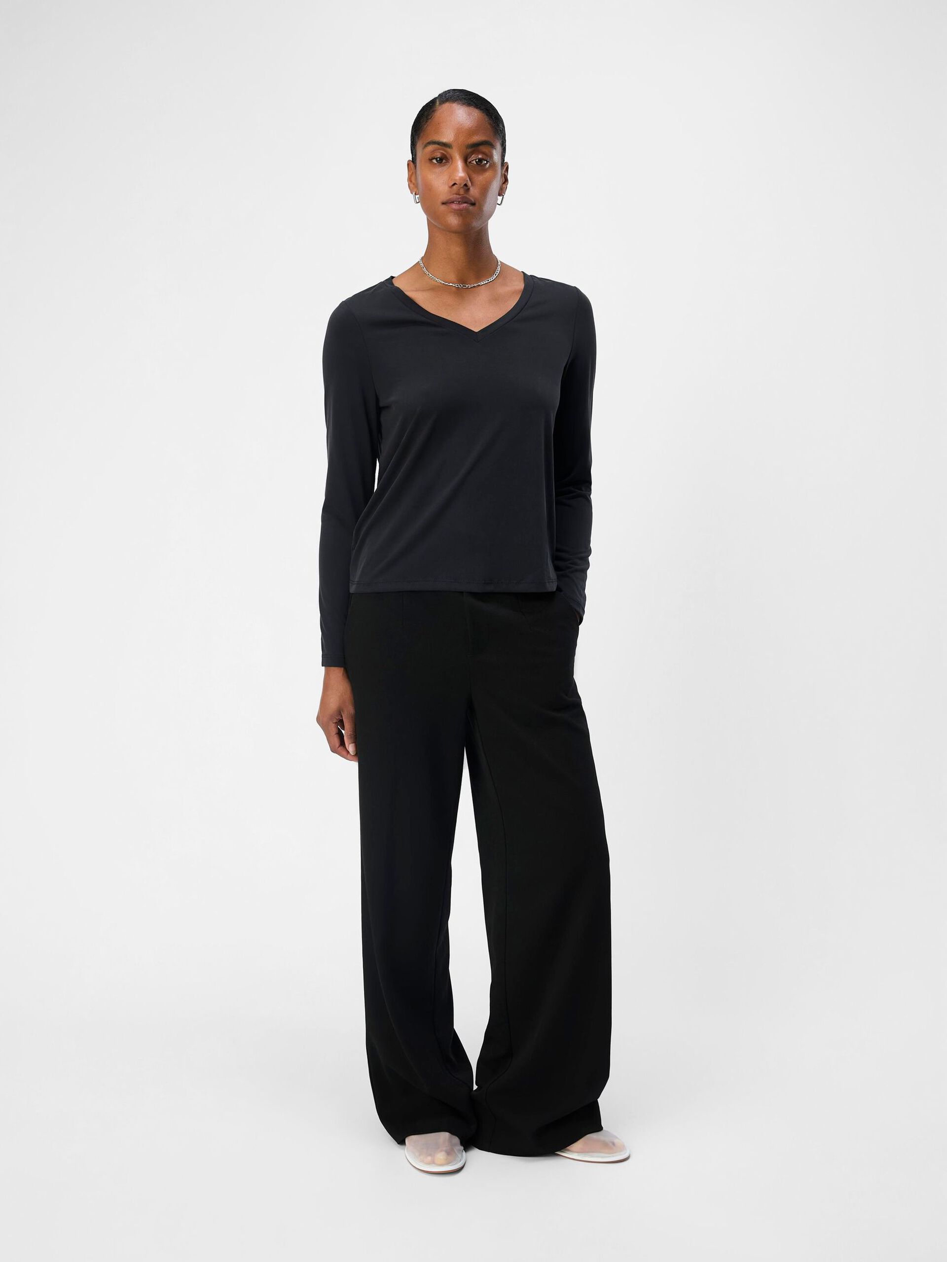 Carousel image - V-NECK LONG SLEEVED TOP, Black | 4