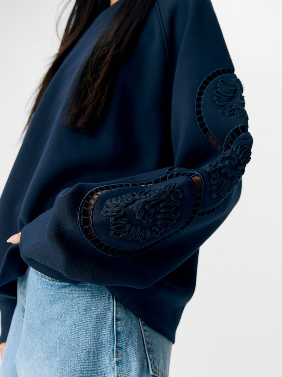 Carousel image - EMBROIDERED SWEATSHIRT, Sky Captain | 5