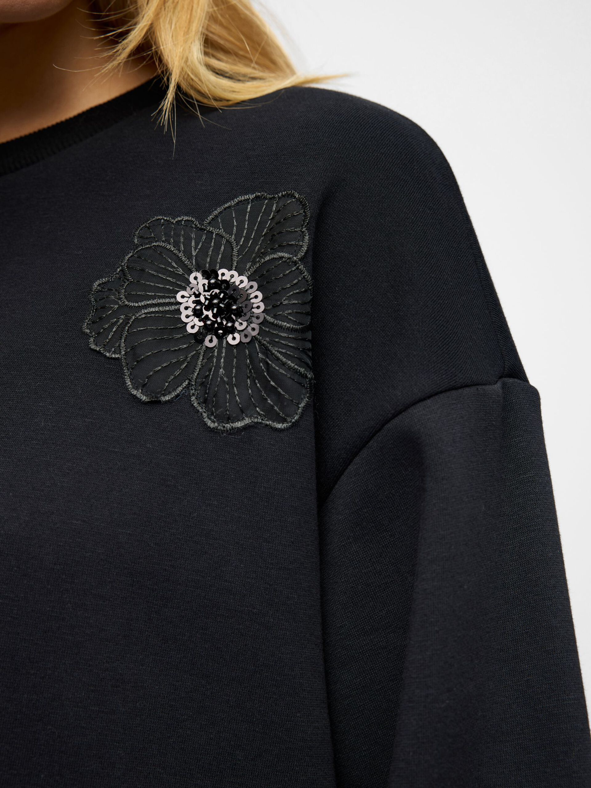 Carousel image - EMBROIDERED SWEATSHIRT, Black | 5