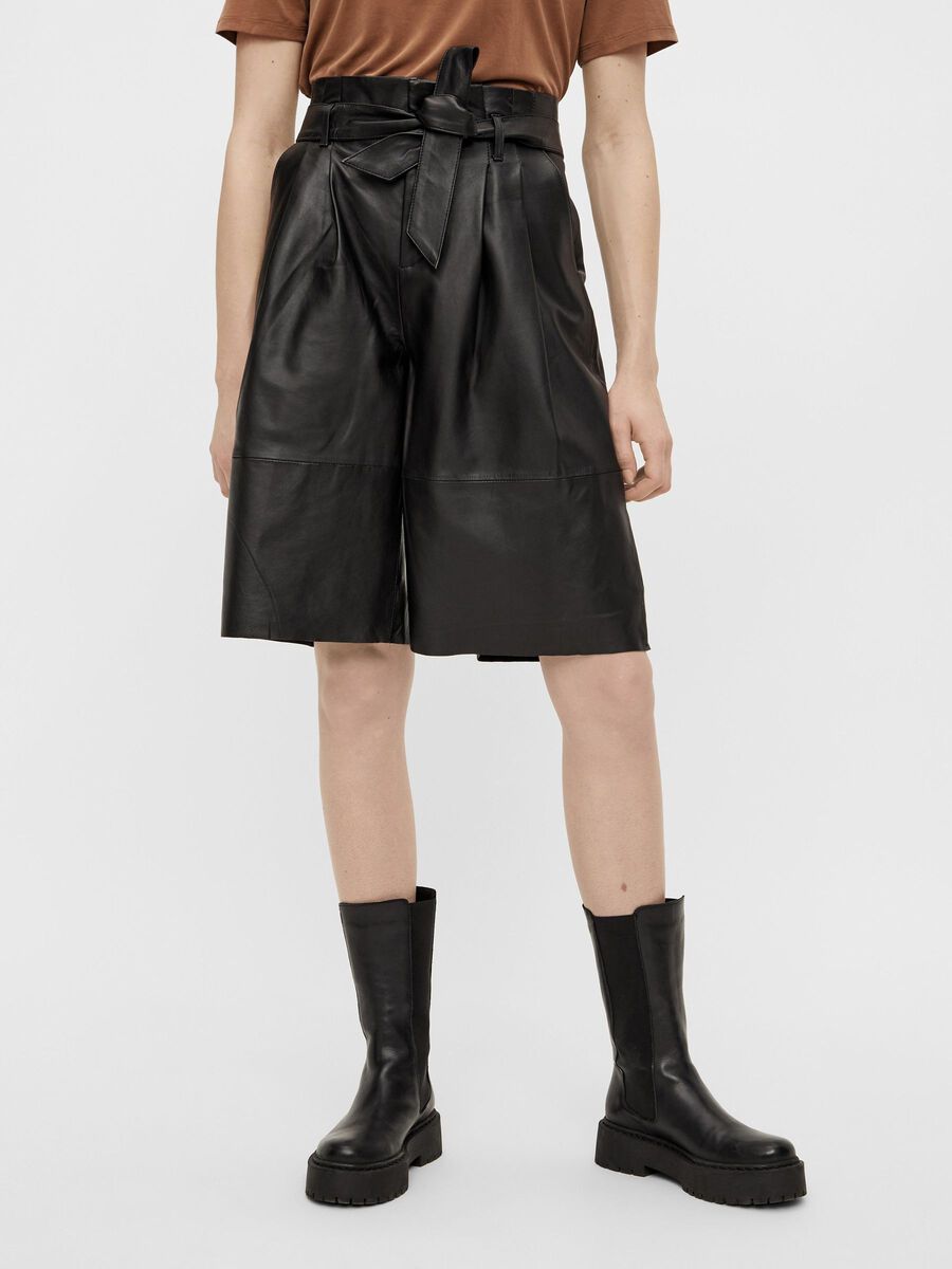 OBJECT OVERSIZE FIT LÄDERSHORTS, Black, highres - 23035539_Black_003.jpg