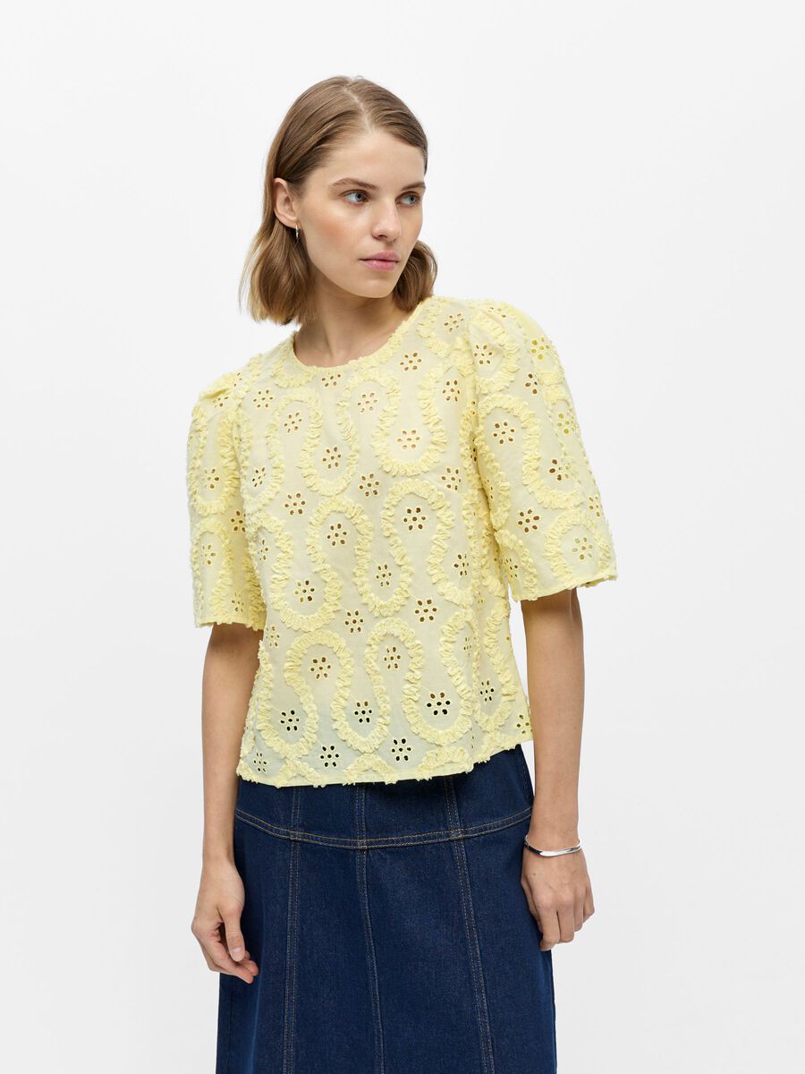 Product carousel image - BESTICKTES OBERTEIL MIT PUFF&Auml;RMELN, Tender Yellow | 1