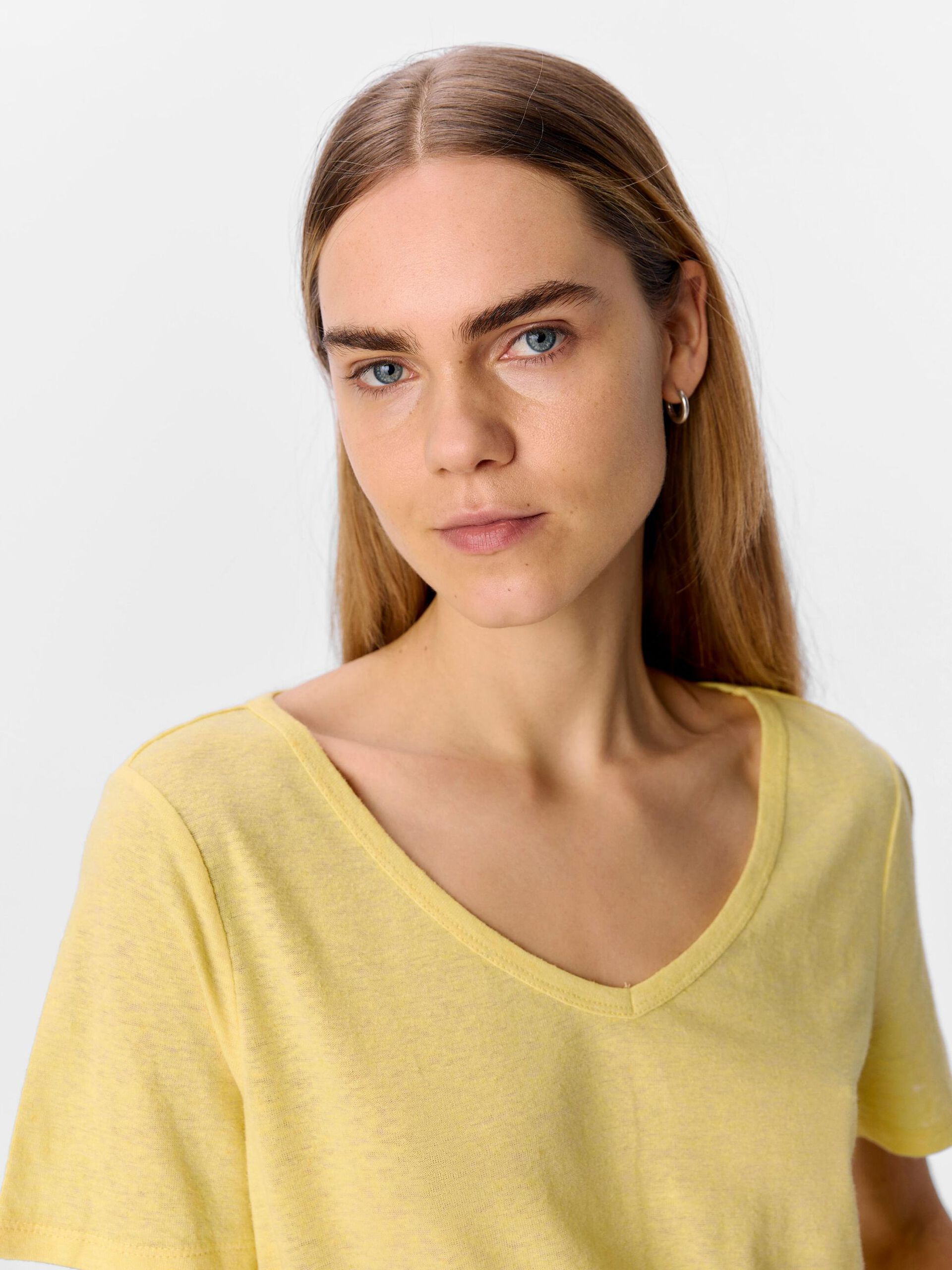 Carousel image - V-NECK T-SHIRT, Daffodil | 5