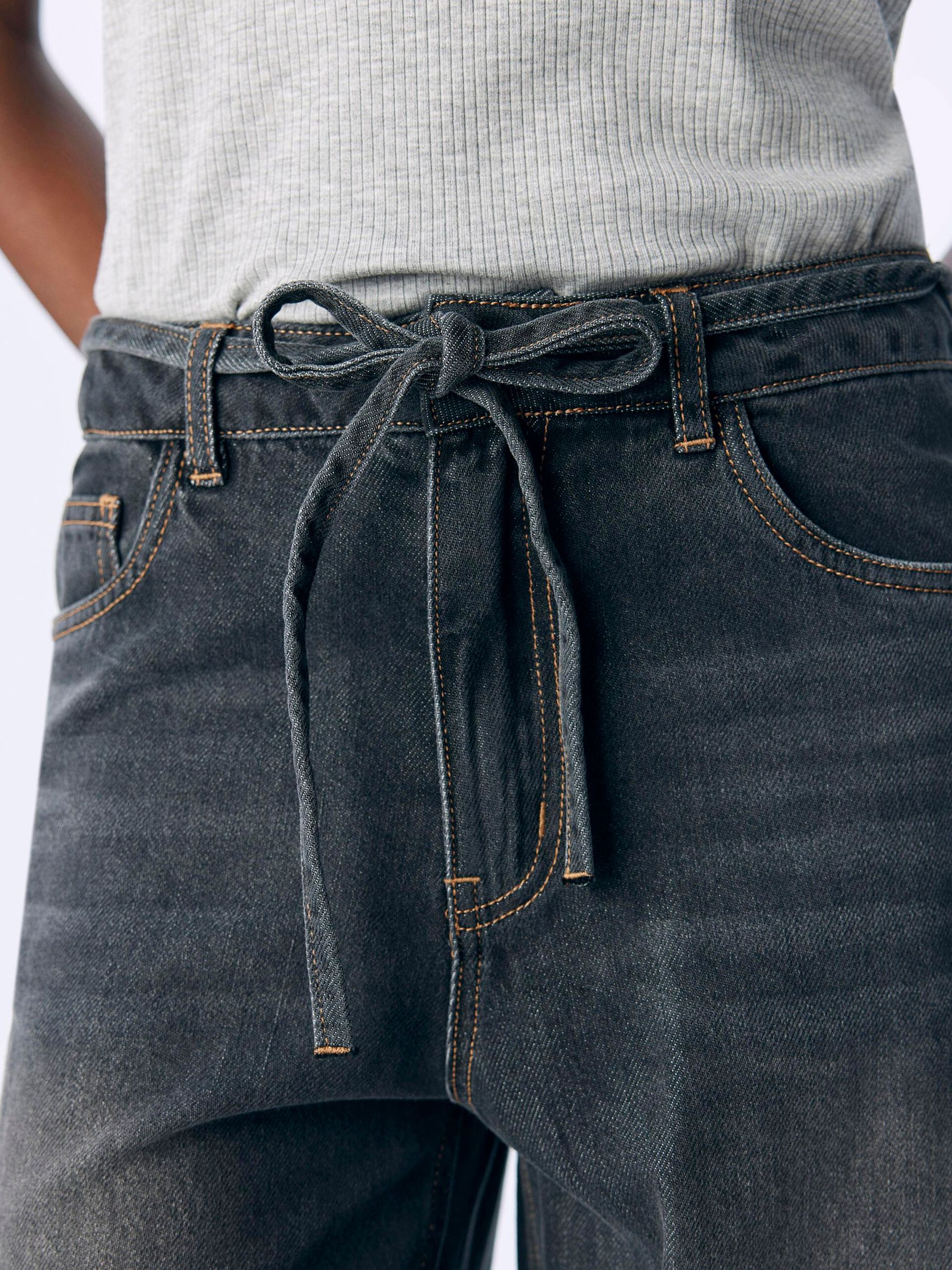 Carousel image - KNYTING I MIDJEN JEANS MED VIDE BEN, Medium Grey Denim | 5