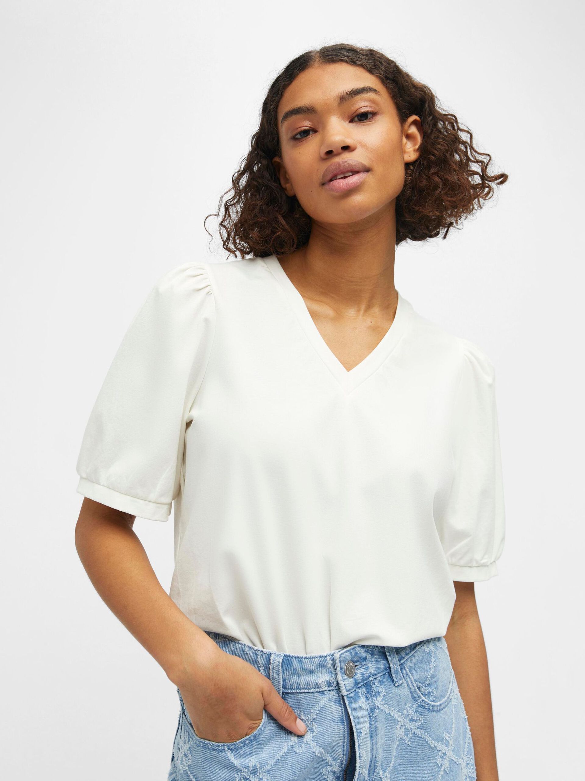 Carousel image - V-NECK T-SHIRT, Cloud Dancer | 5