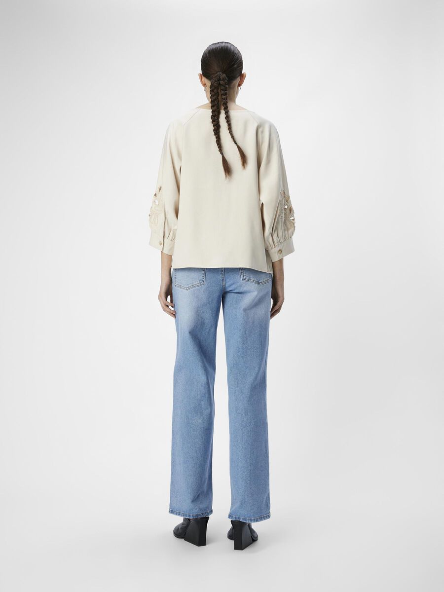 Product carousel image - V-HALS BLUSE, Sandshell | 2