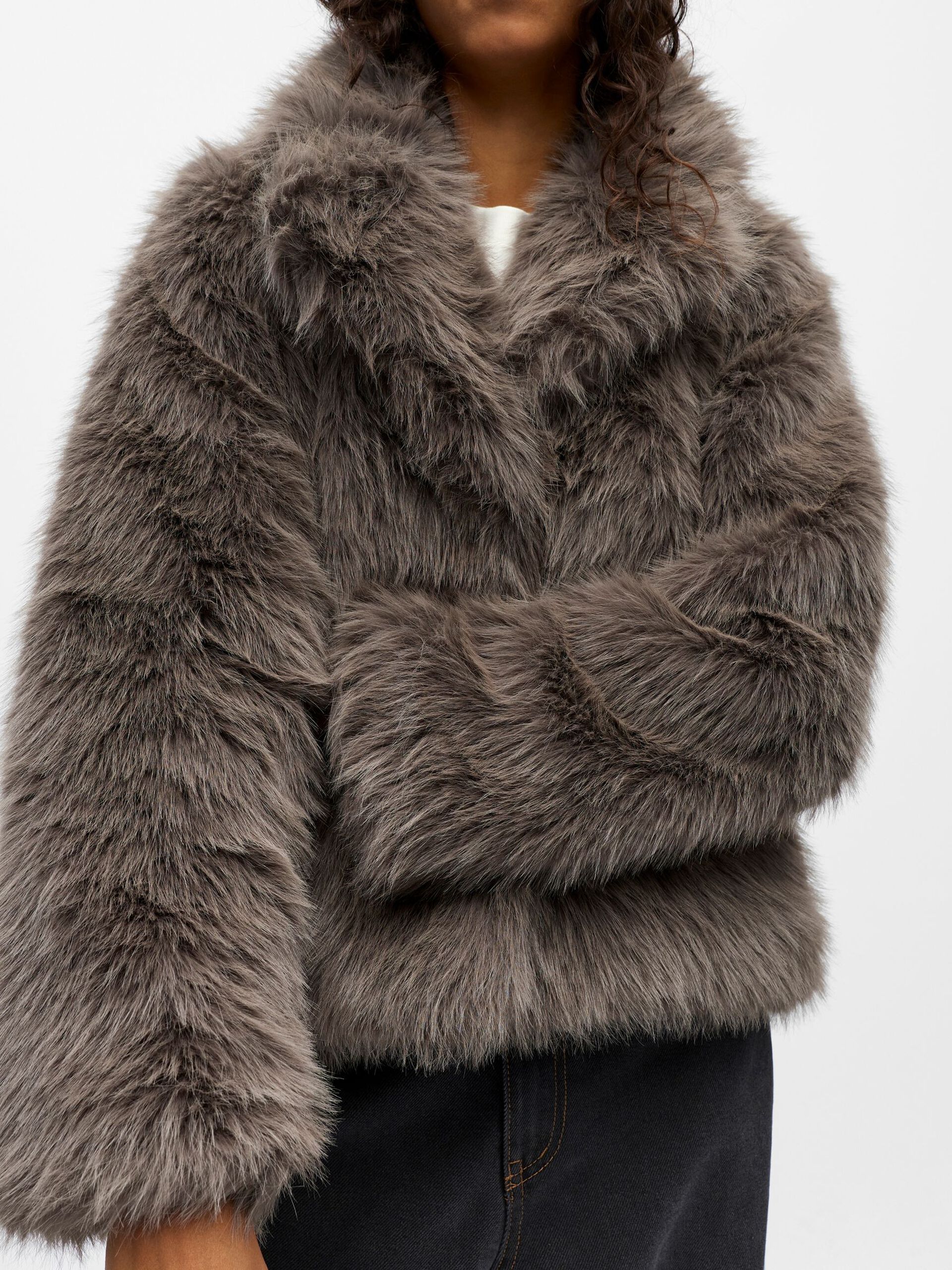 Carousel image - FAUX FUR JACKET, Magnet | 5