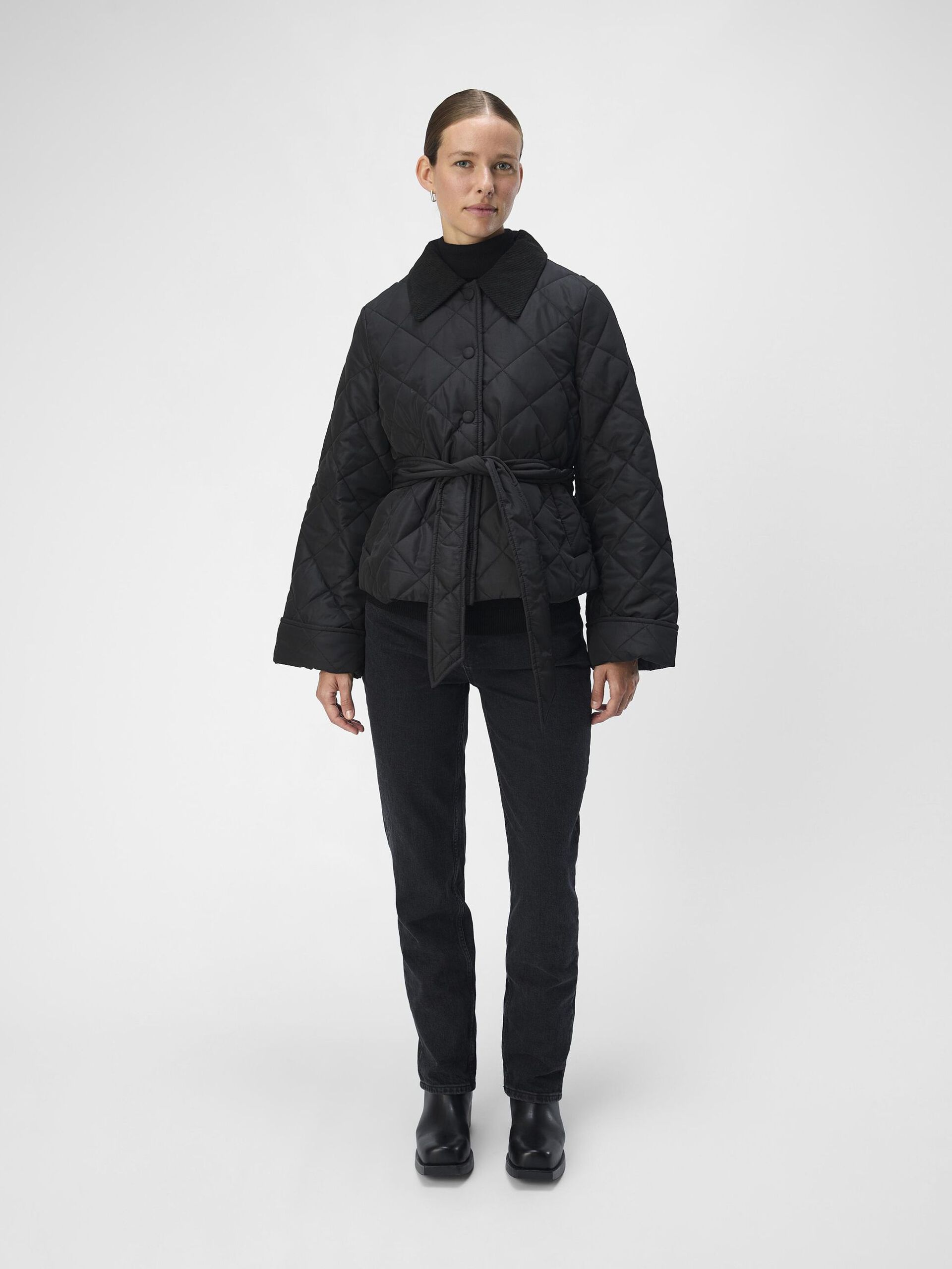 Carousel image - VADDERAD QUILTAD JACKA, Black | 4